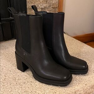 Crown Vintage Sleek Black Leather Heeled Boots